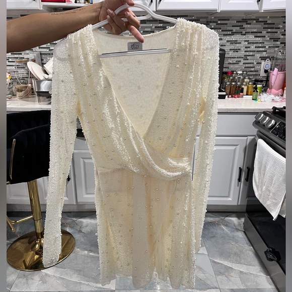 oh polly long sleeve white dress Embellished Long-Sleeve Draped Mini in 58.5cm based on an AU size 8 (longer length Oh Polly White Dress Long